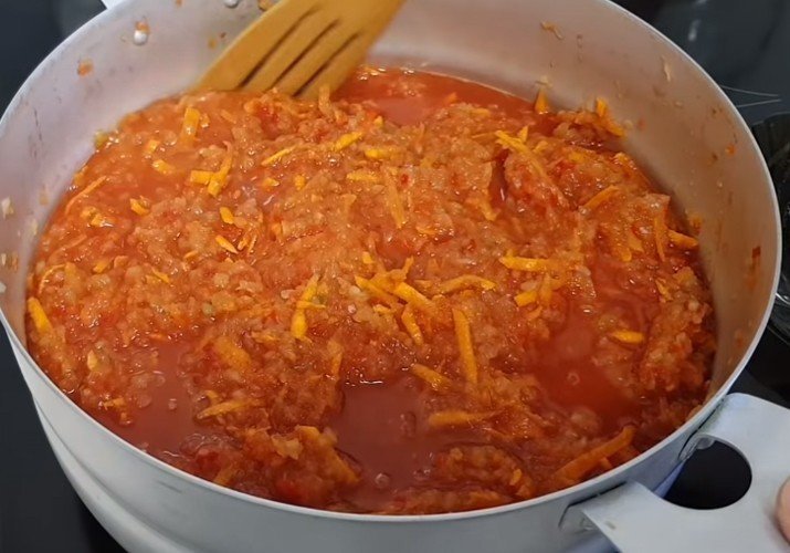 Аджика из кабачков с томатной пастой