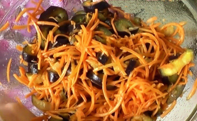 Салат соломкой из моркови овощей с баклажанами видео